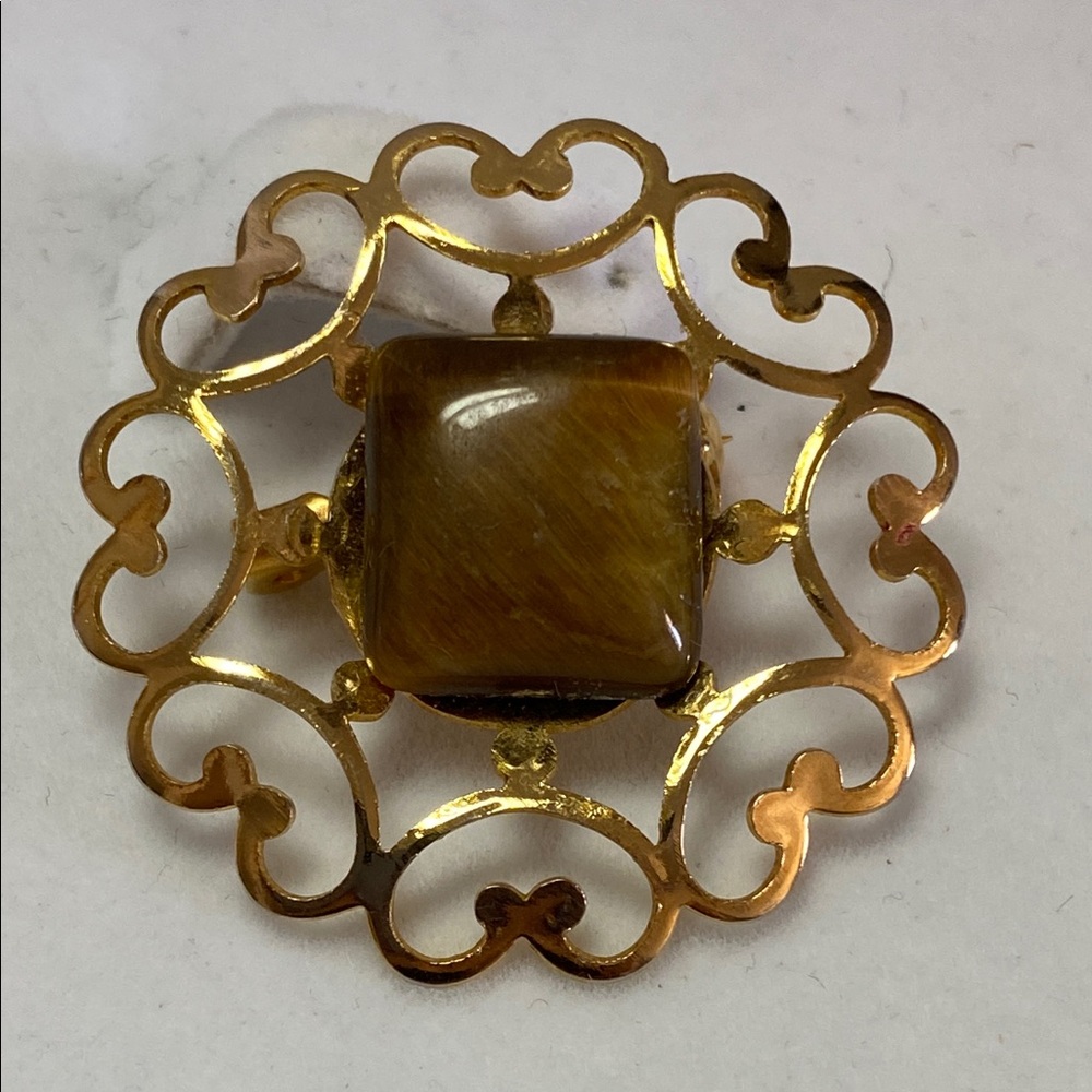 Elegant Gold Brooch with Tiger’s Eye Stone